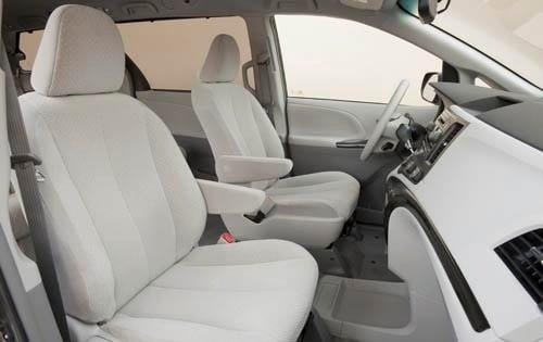 Fall Foliage Weekend: Boston Taxi Tours to North Shore Leaf‑Peeping Spots 2 Interior View Of Boston Taxi